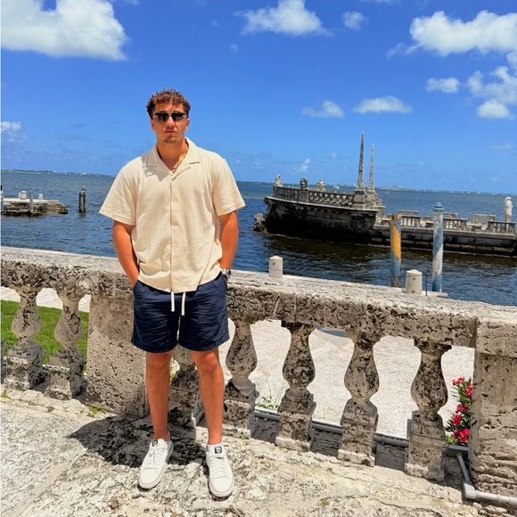 Meet your Posher, Angelo - Picture 1 of 3